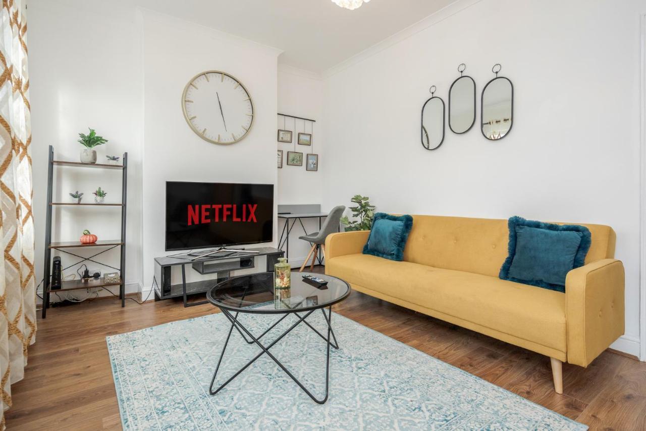 Entire Lovely Family Home With Wi-Fi, Netflix, Self Check-In London Exterior photo